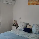 CHAMBRE SPACIEUSE CONFORTABLE,WIFI,Climatisée,près GARE TGV,parking,pt dejeuner