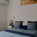 CHAMBRE SPACIEUSE CONFORTABLE,WIFI,Climatisée,près GARE TGV,parking,pt dejeuner